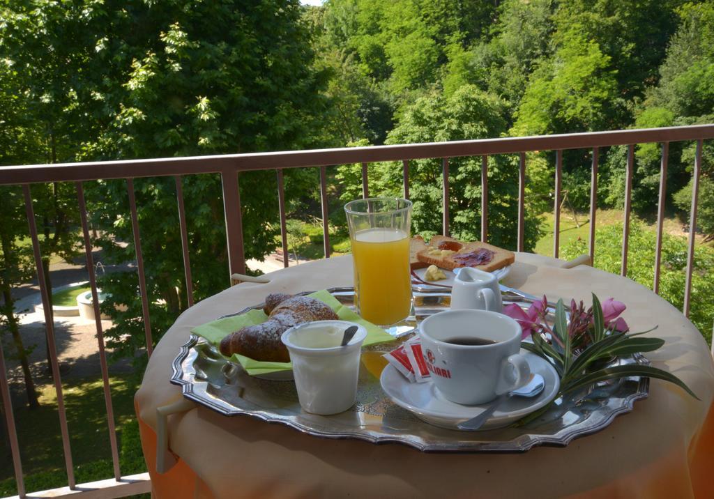 Hotel Salus Sant'Andrea Bagni Екстер'єр фото