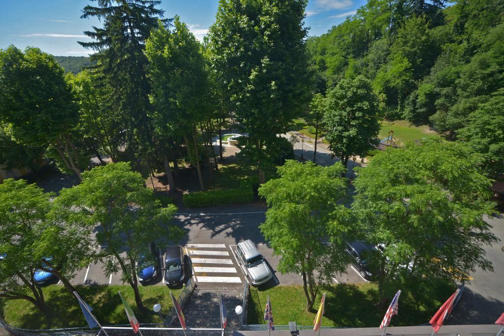 Hotel Salus Sant'Andrea Bagni Екстер'єр фото