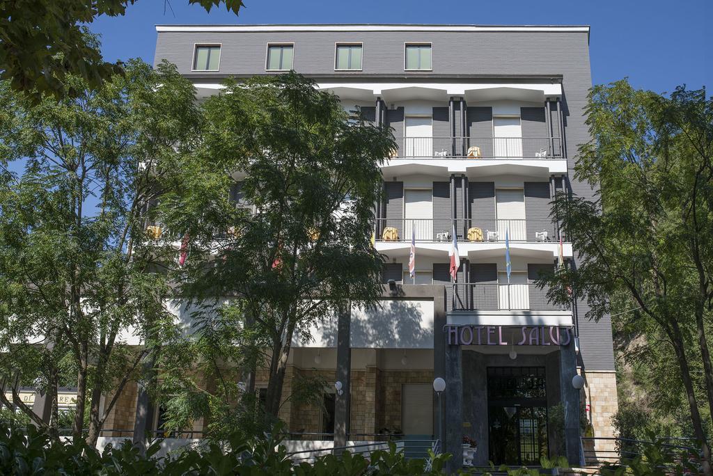 Hotel Salus Sant'Andrea Bagni Екстер'єр фото
