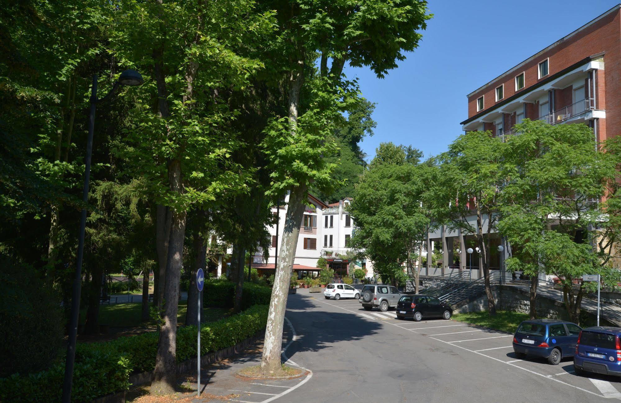 Hotel Salus Sant'Andrea Bagni Екстер'єр фото