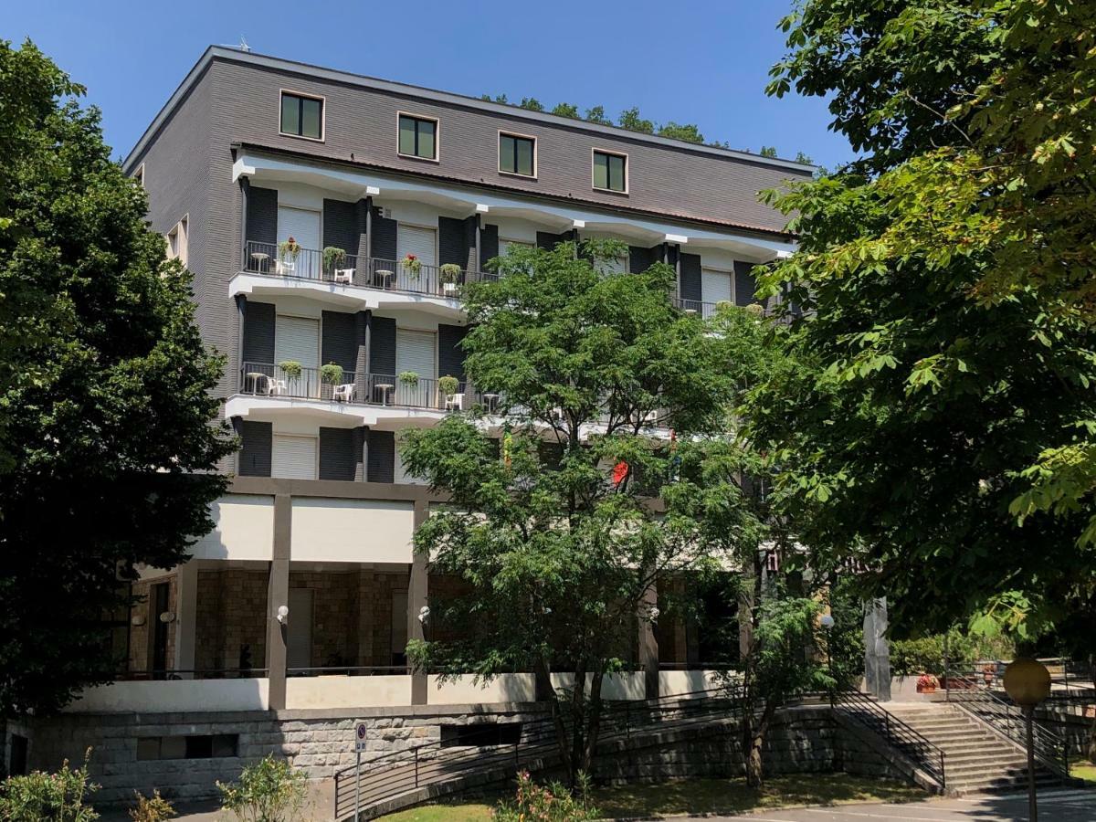 Hotel Salus Sant'Andrea Bagni Екстер'єр фото